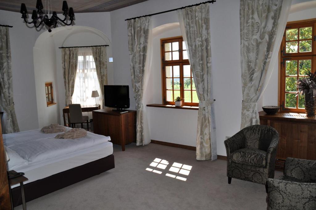 Lambergh Chateau & Hotel Dvorska Vas Room photo